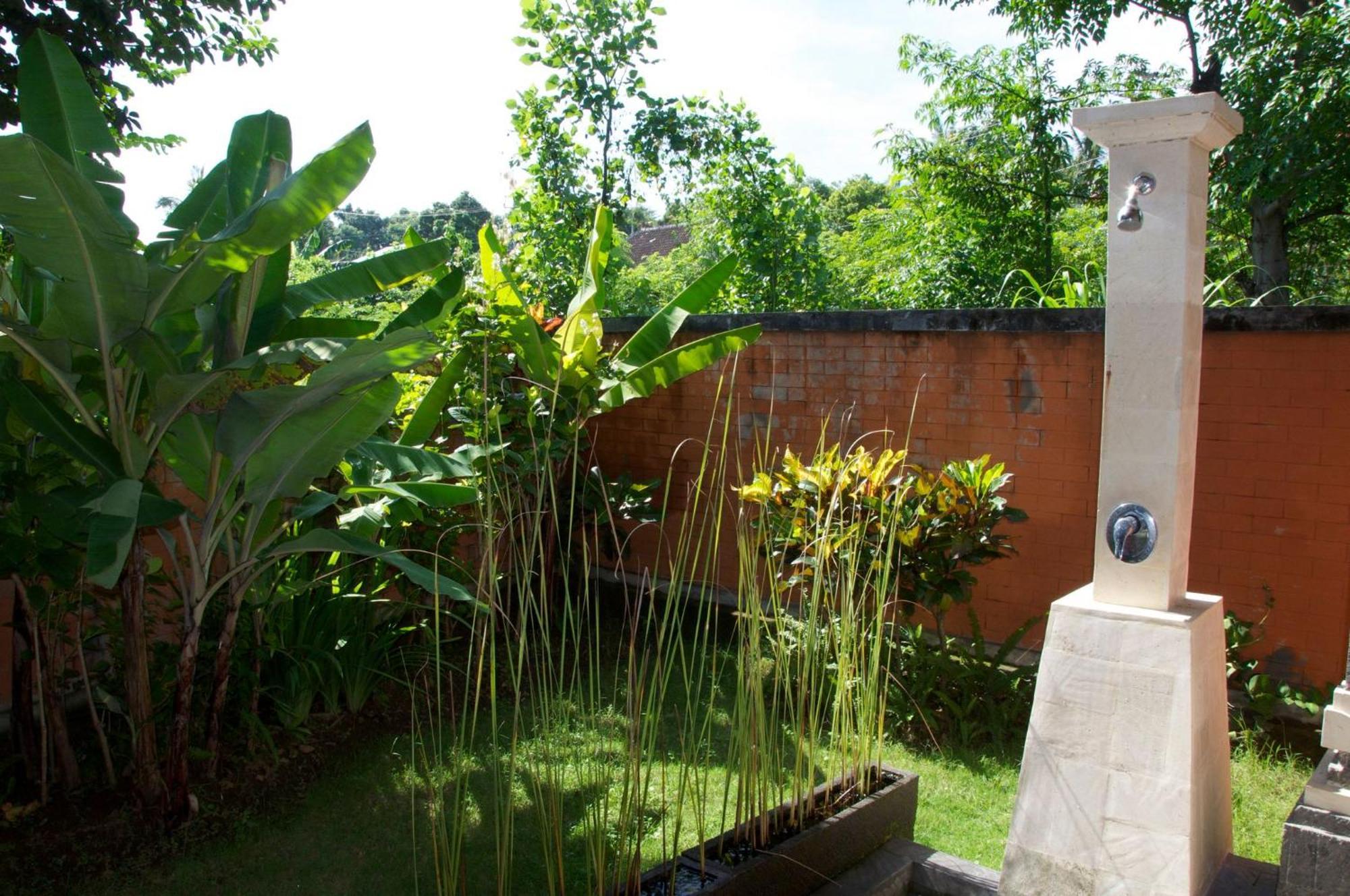 Villa Bali Pondok Jepang ロヴィーナ エクステリア 写真