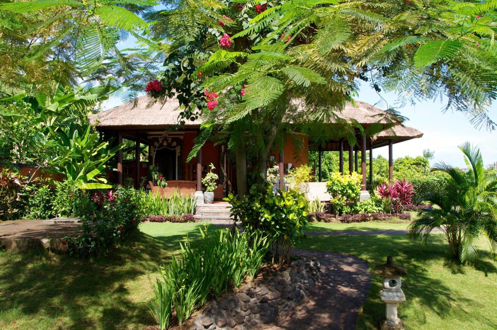 Villa Bali Pondok Jepang ロヴィーナ エクステリア 写真